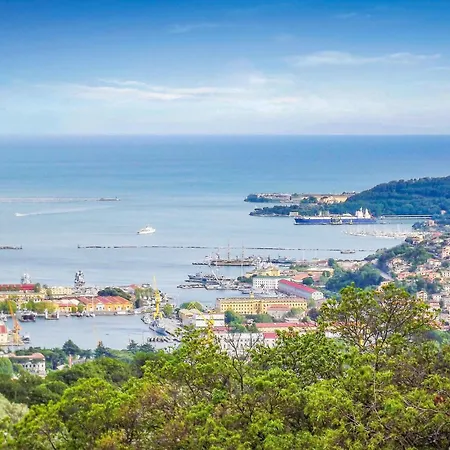Beautiful In Apartamento La Spezia